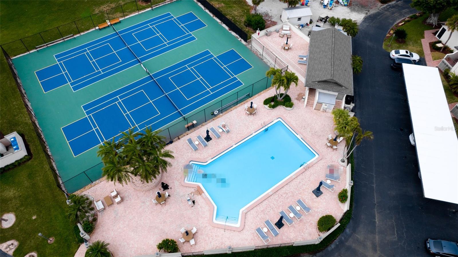 PELICAN HARBOUR & BEACH CLUB - Residential