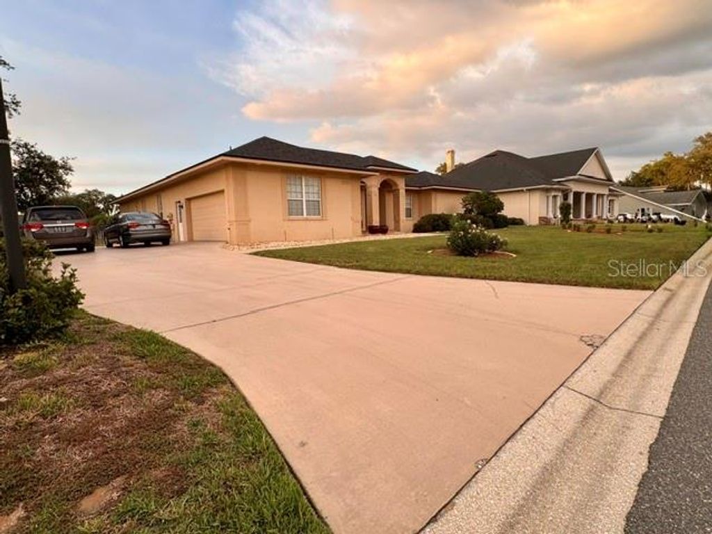 Photo of 1826 Westminster Court, Lakeland, FL 33809 (MLS # L4962885)