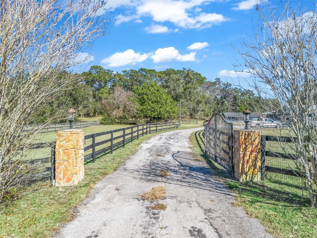 Photo of 16 Meadow Wood Drive, Ocala, FL 34482 (MLS # G5106377)