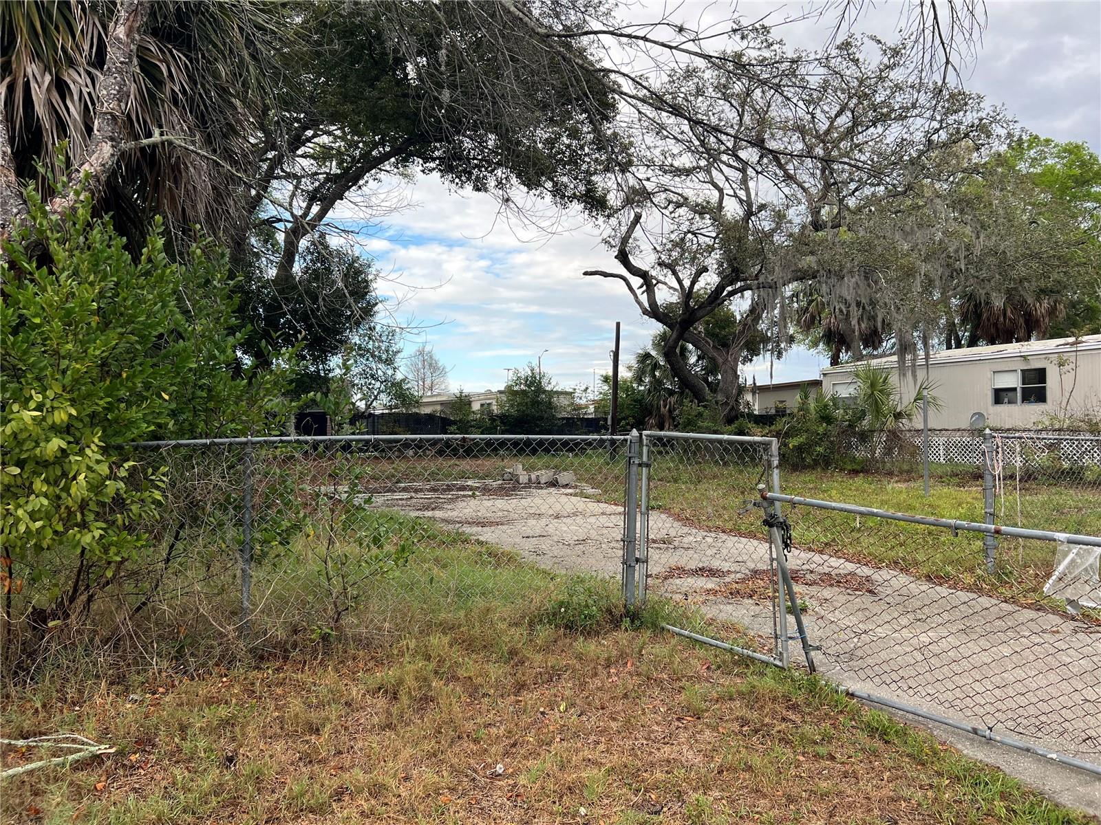 CONGRESS PARK - Land