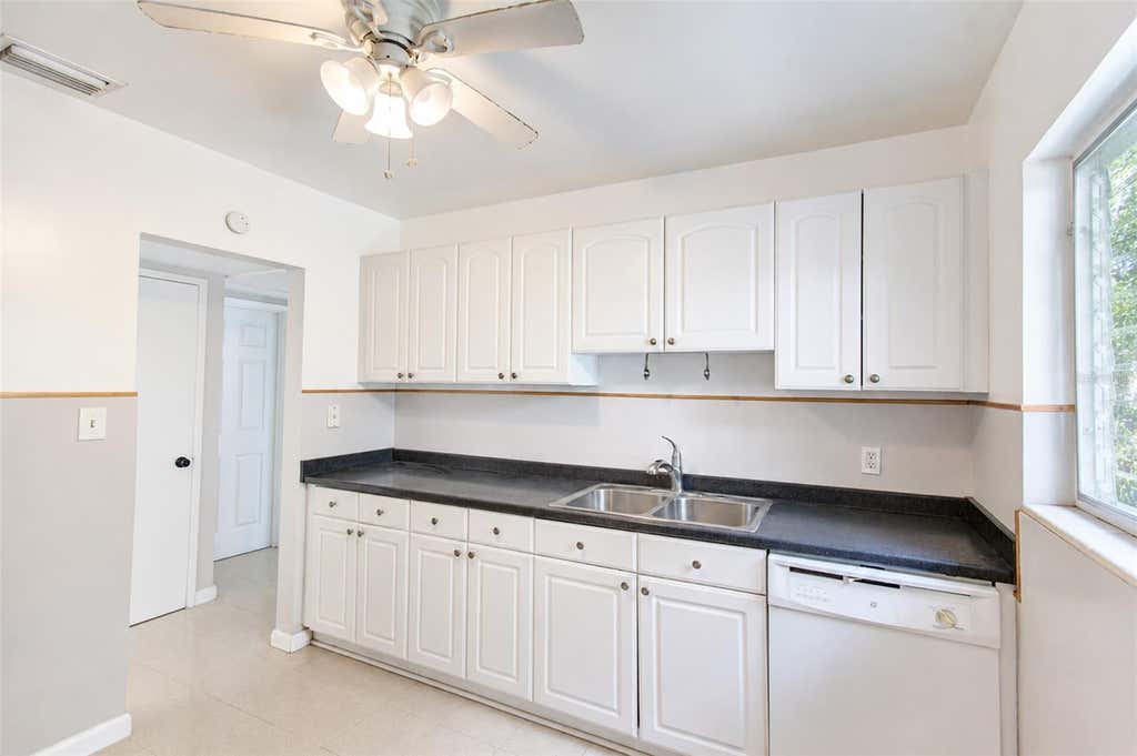 Photo of 1522 Tilsen Drive, Tampa, FL 33612 (MLS # TB8541175)