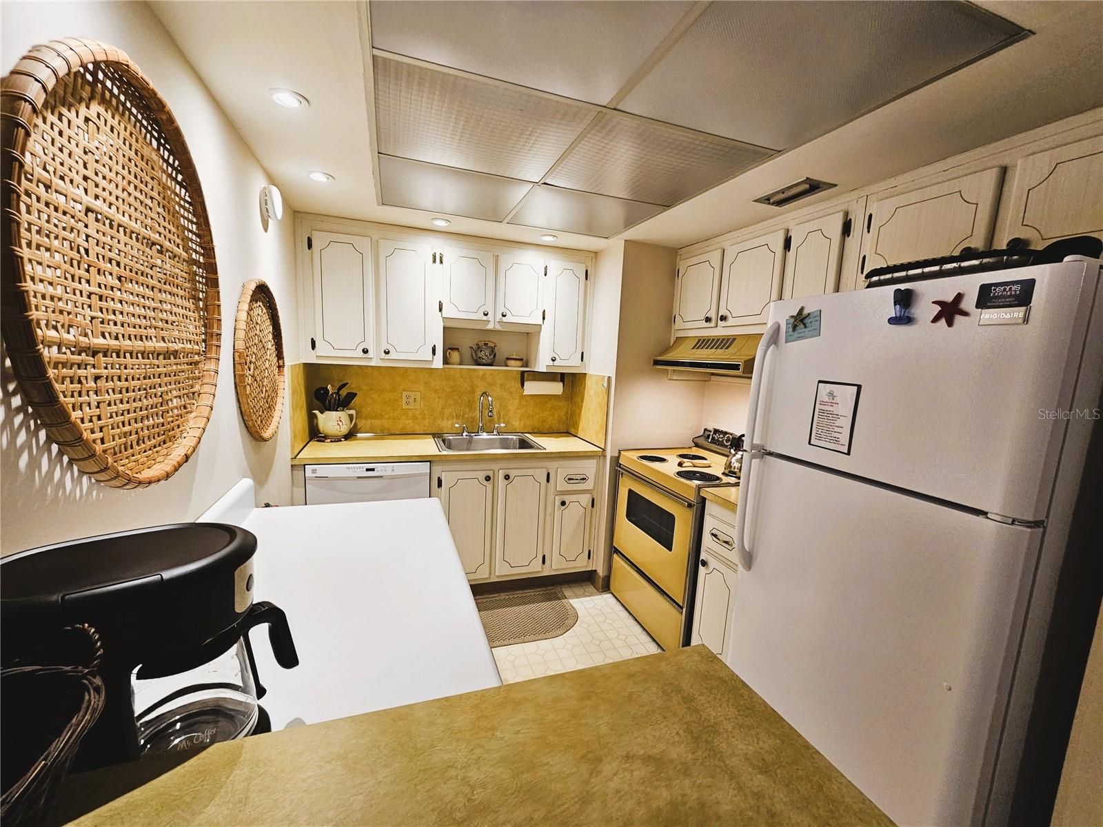 RIVERHOUSE - Residential Lease