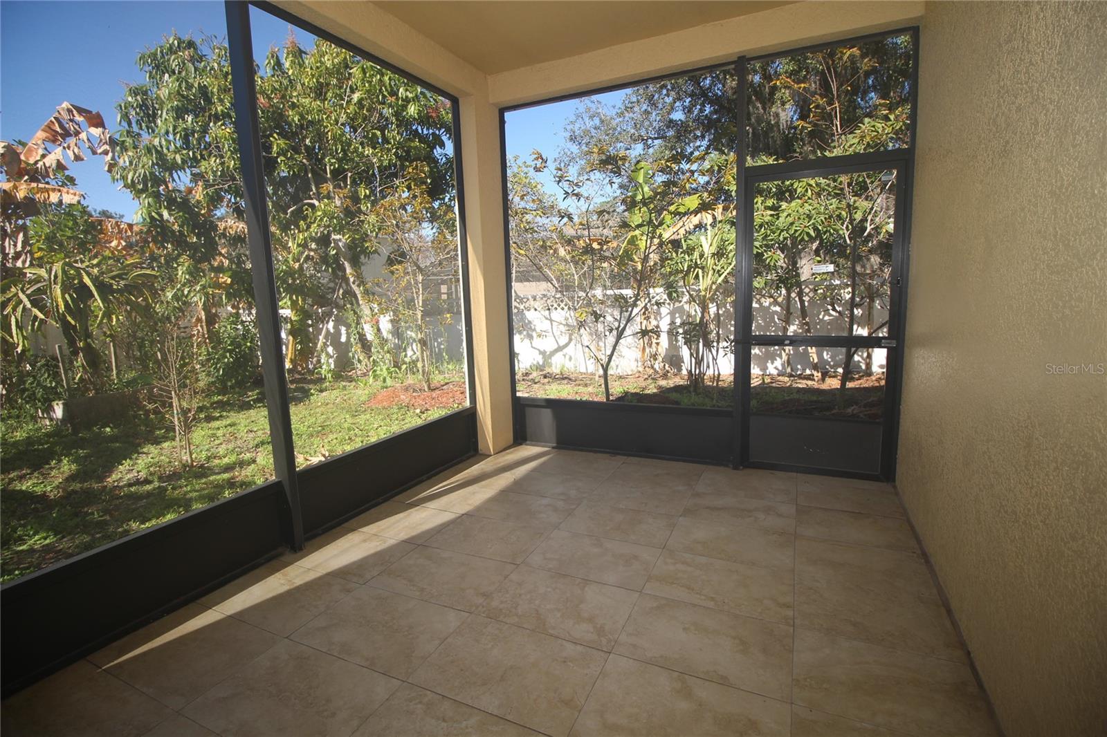 EMERALD LAKE - Residential