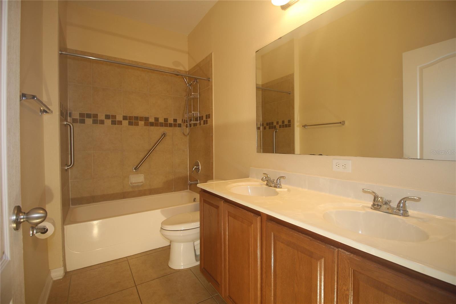 EMERALD LAKE - Residential