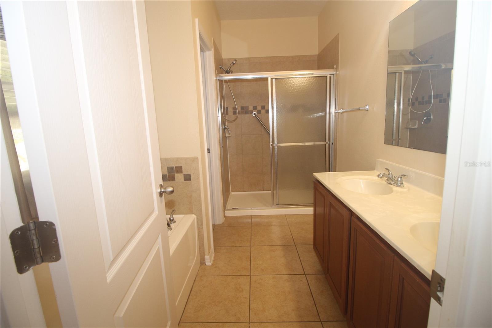 EMERALD LAKE - Residential