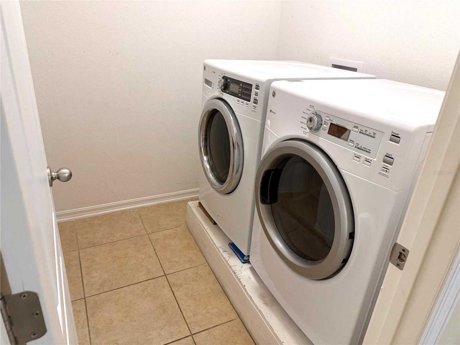 EMERALD LAKE - Residential