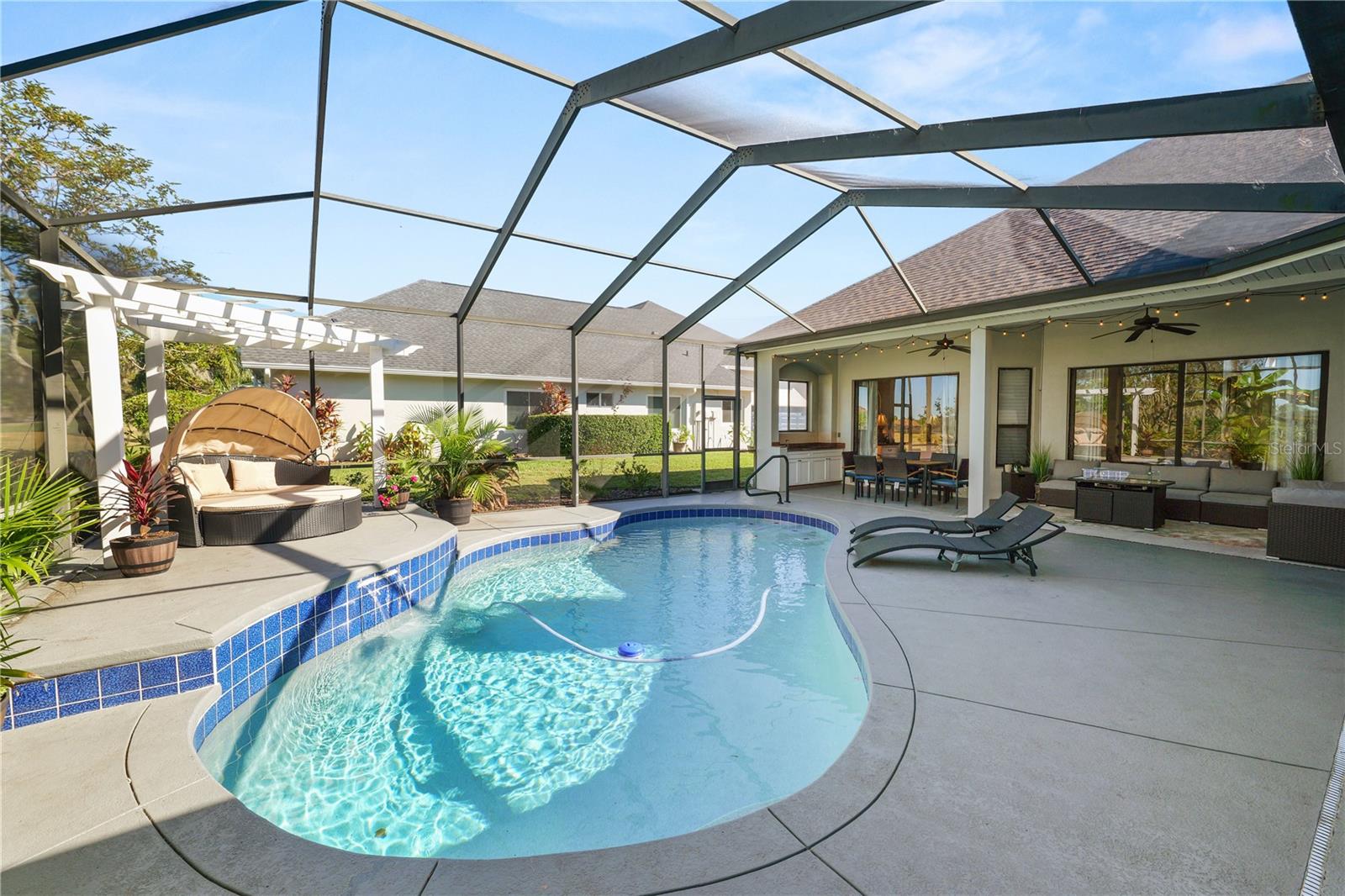 VISTA HILLS - Residential