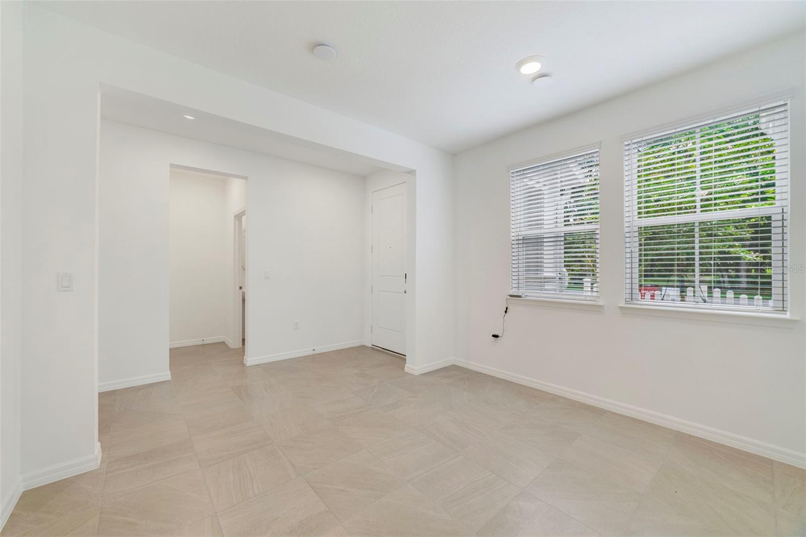 AULIN SQUARE - Residential