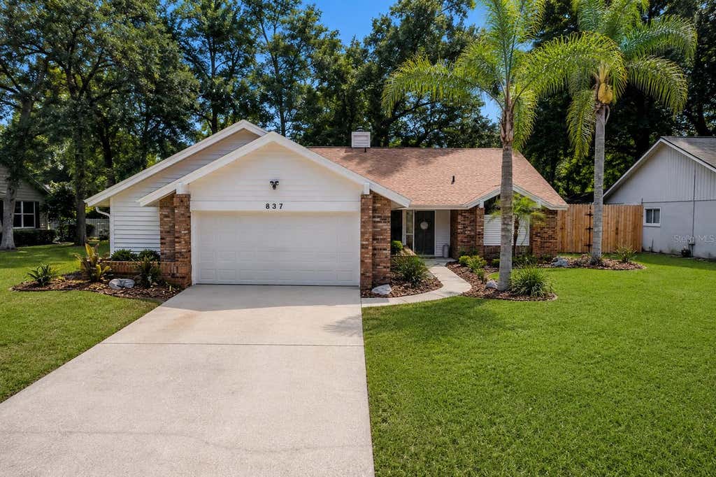 Photo of 837 Towering Oak Way, Apopka, FL 32712 (MLS # O6435216)