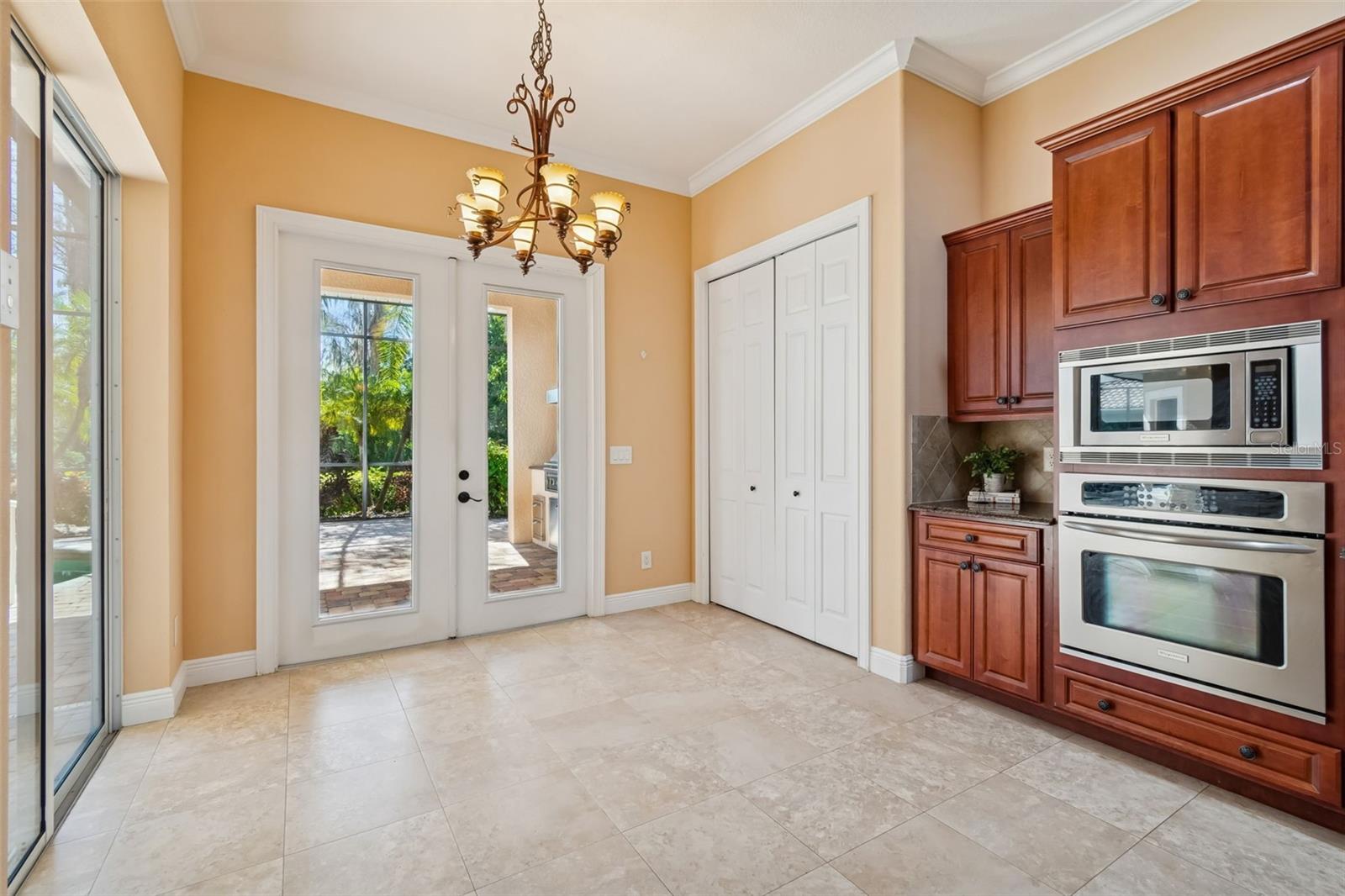 GRAND CYPRESS ON LAKE TARPON - Residential