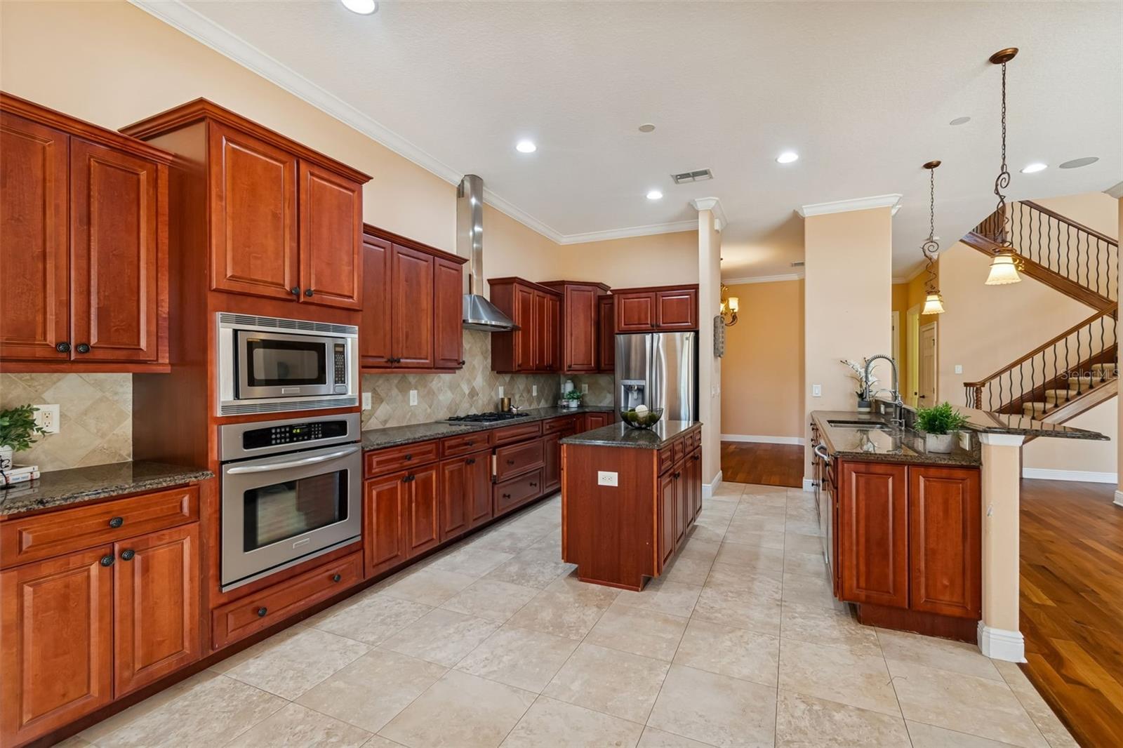 GRAND CYPRESS ON LAKE TARPON - Residential