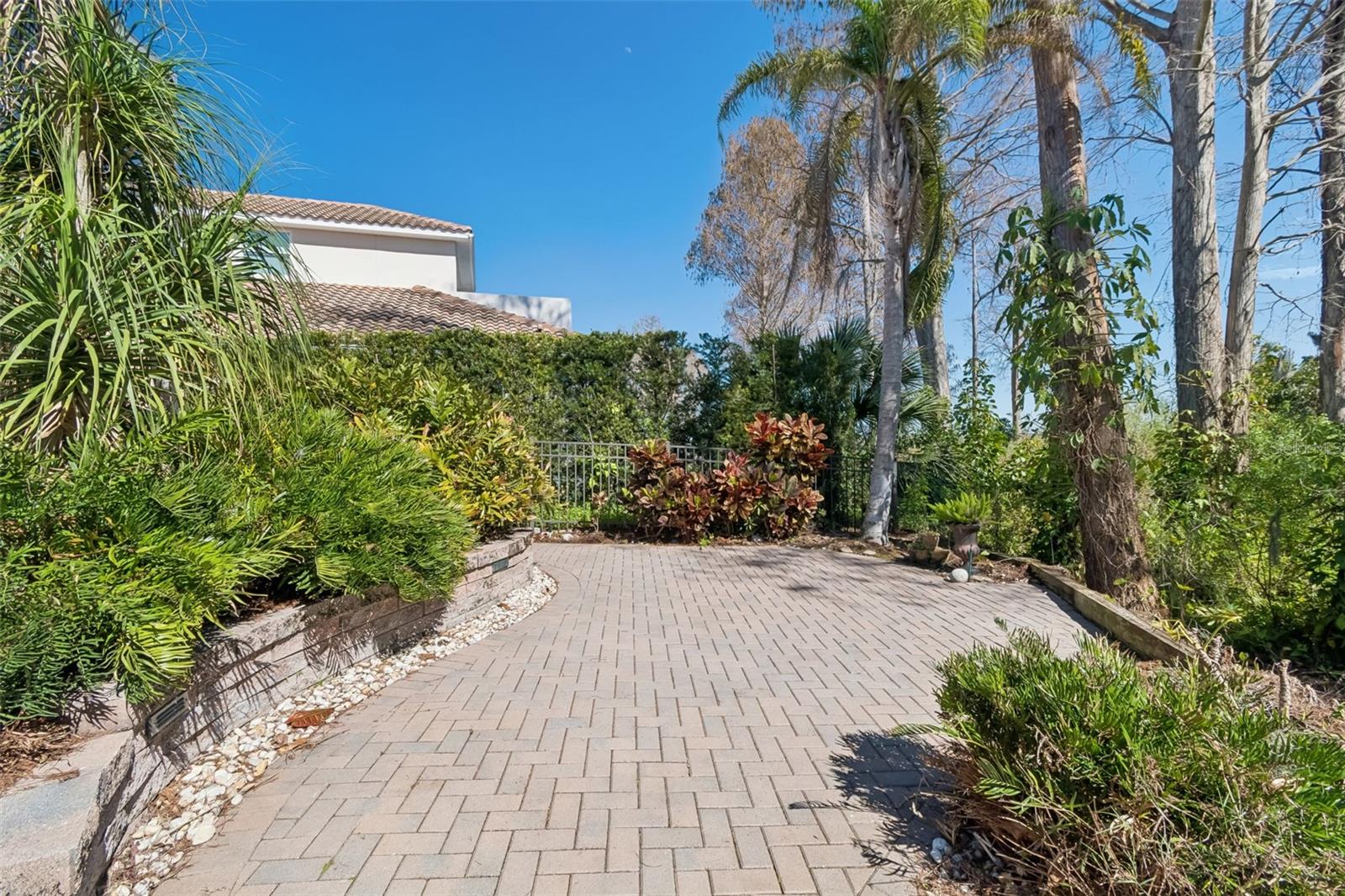 GRAND CYPRESS ON LAKE TARPON - Residential