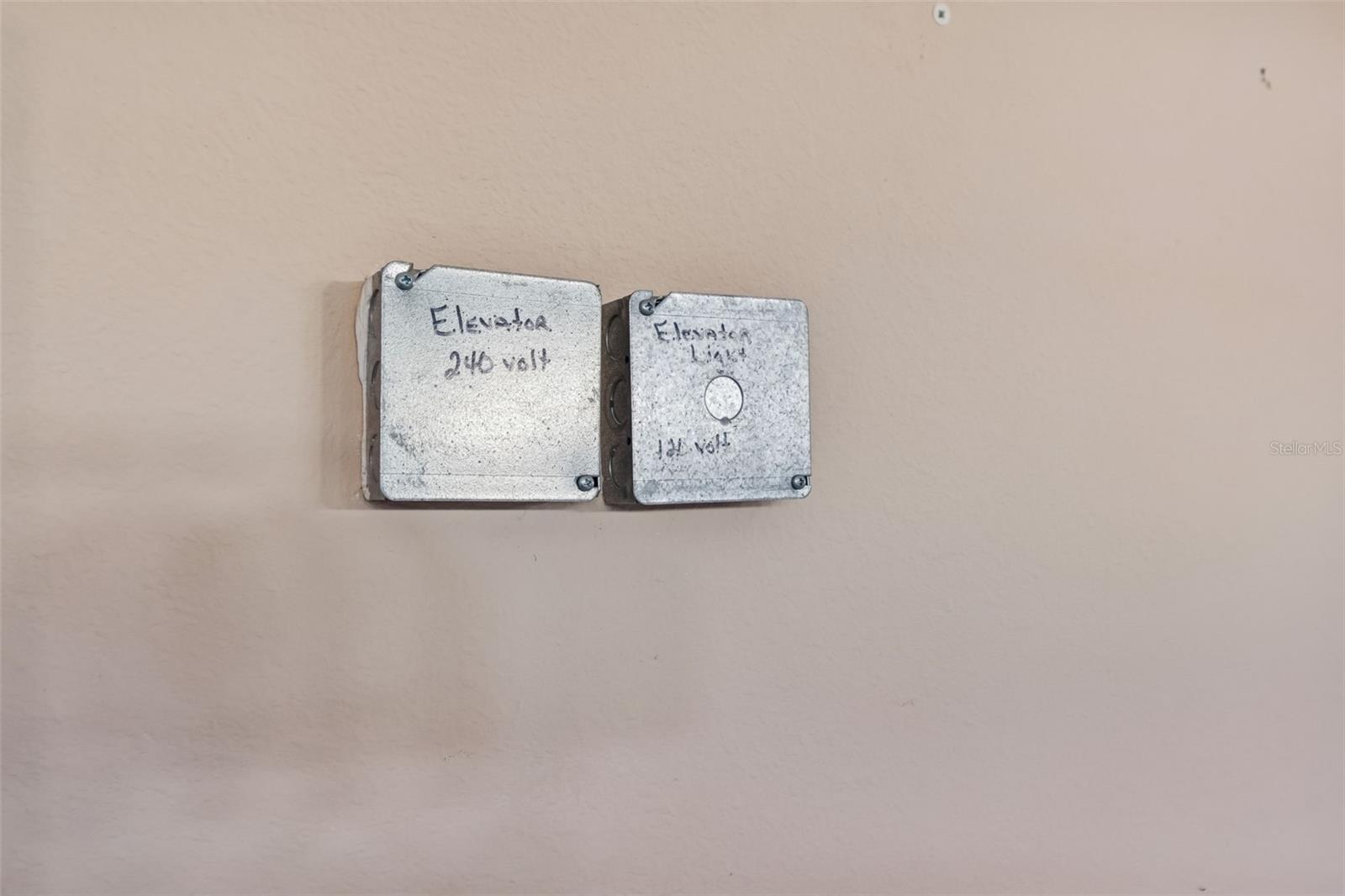 GRAND CYPRESS ON LAKE TARPON - Residential