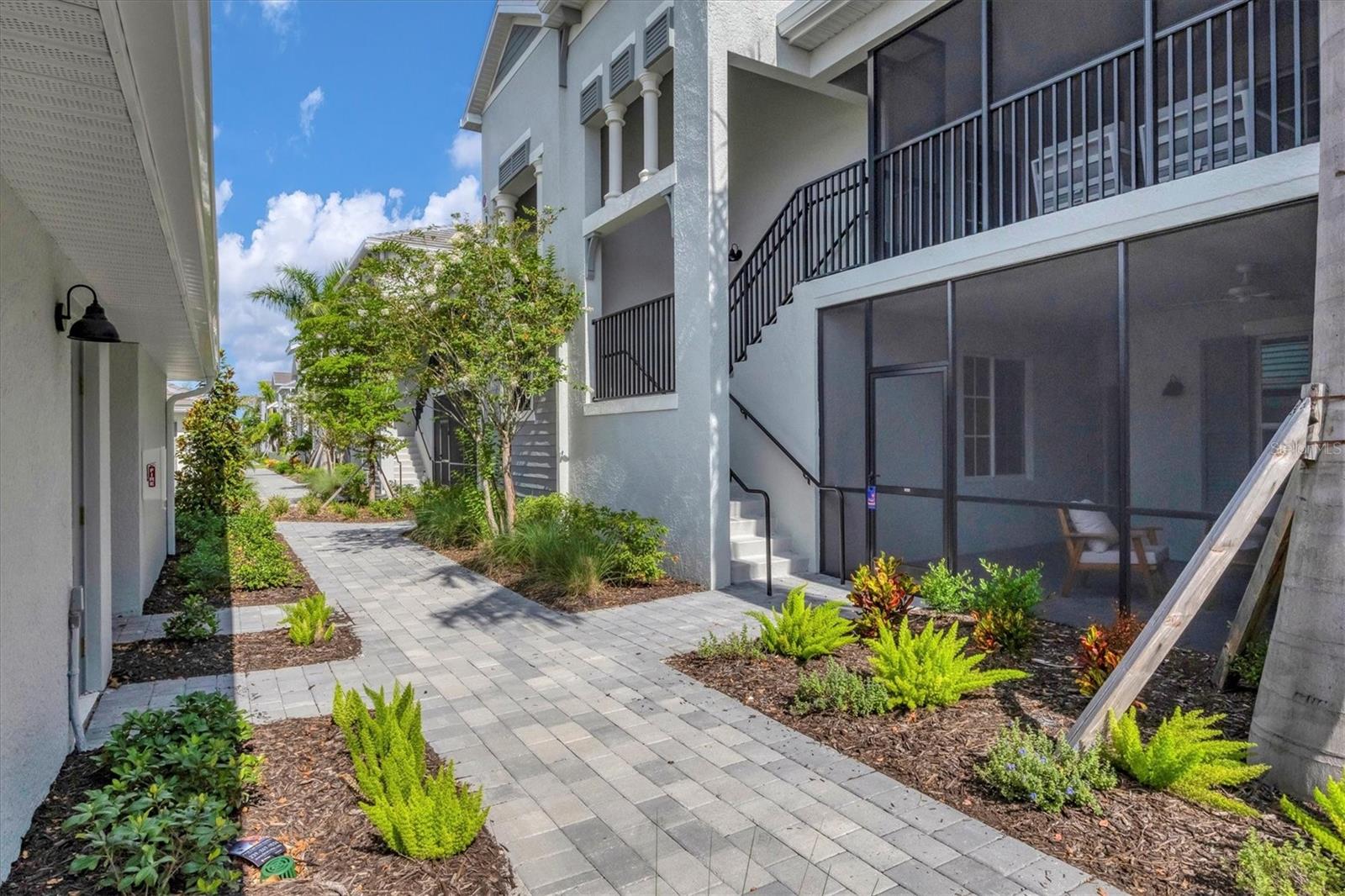 WELLEN PARK GOLF & COUNTRY CLUB - Residential Lease
