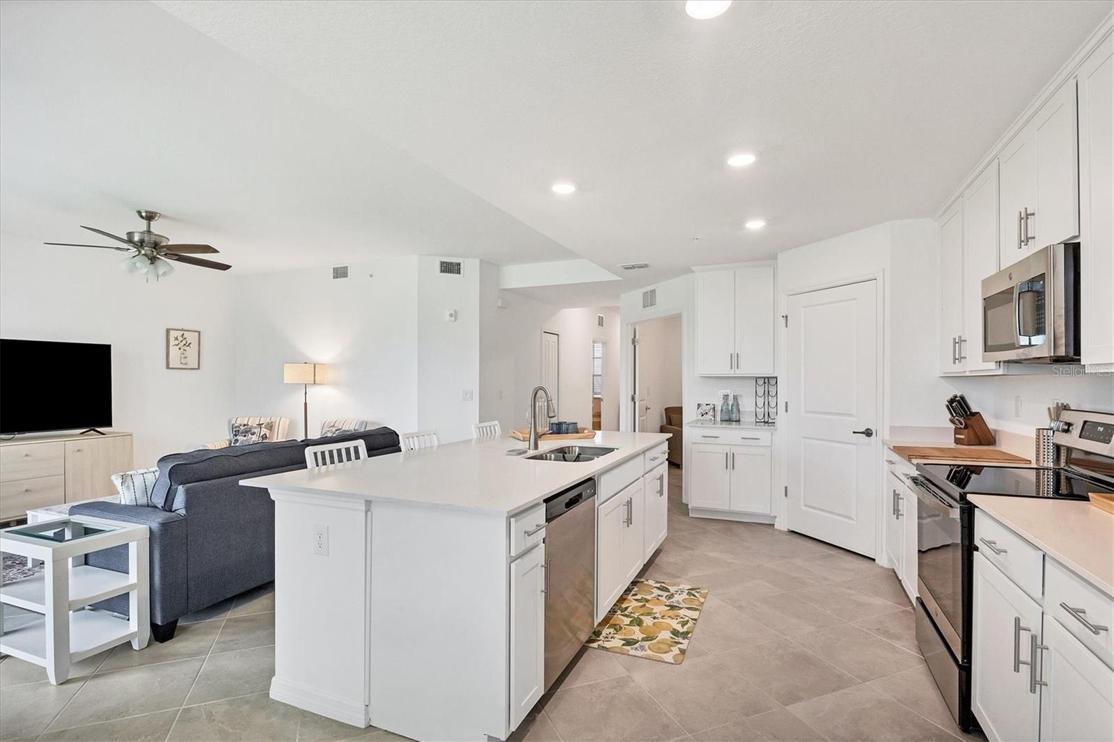 WELLEN PARK GOLF & COUNTRY CLUB - Residential Lease
