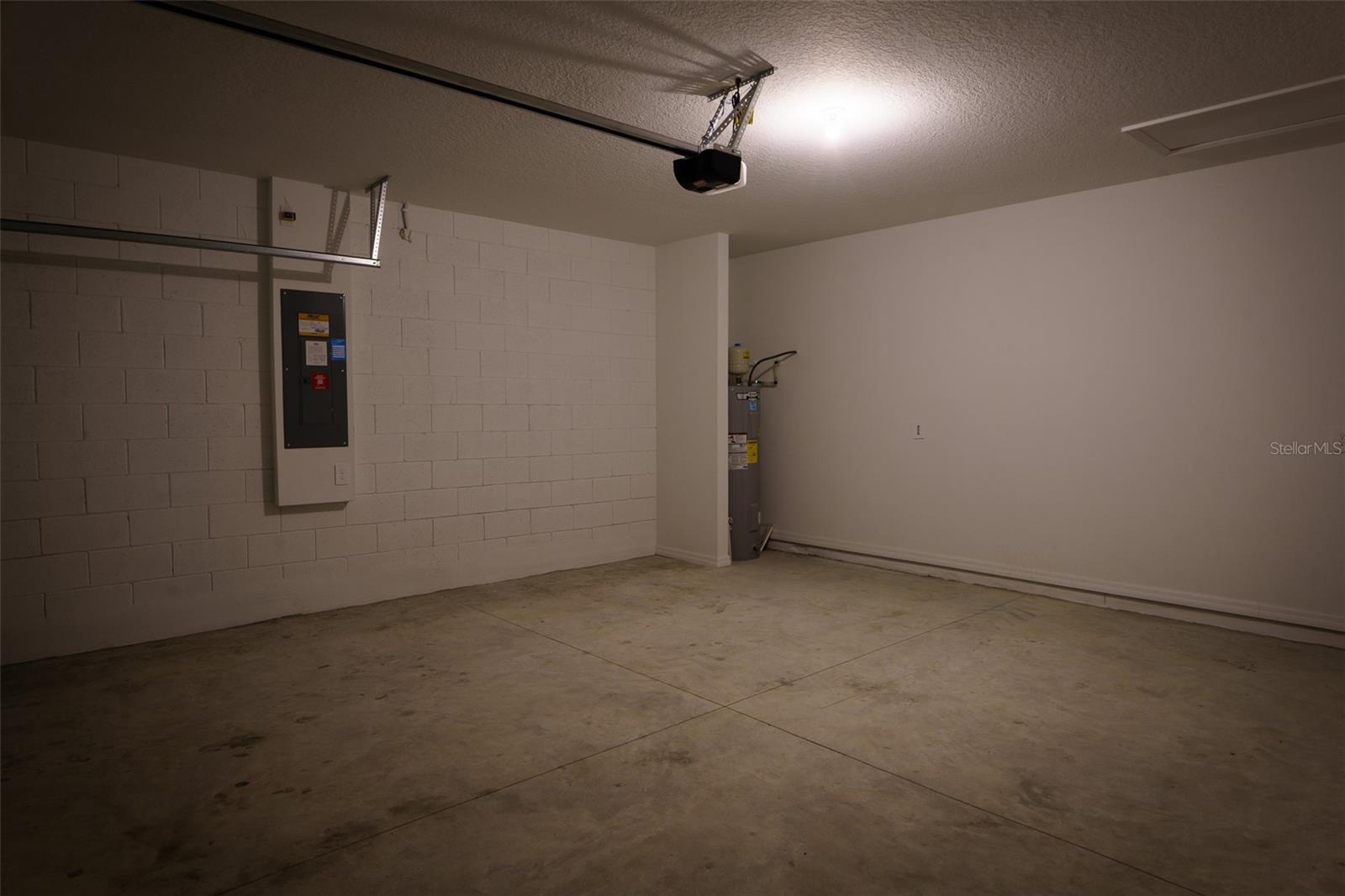 DEER RUN AT CROSSWINDS - Residential Lease