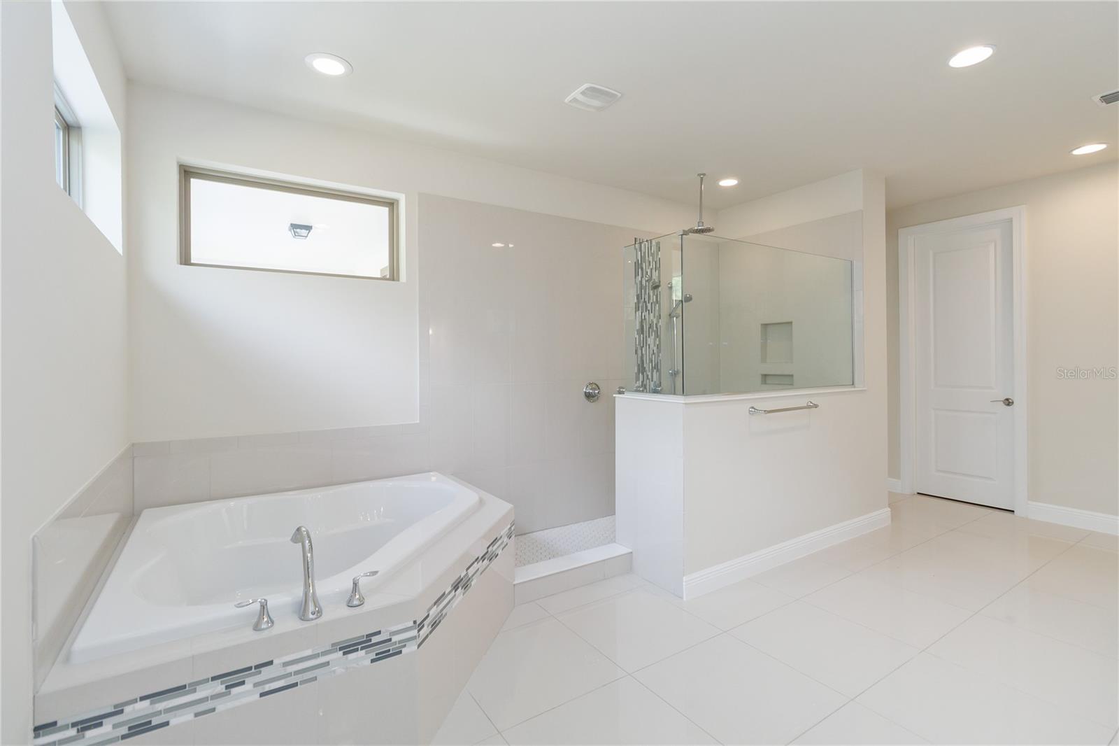 ENCLAVE AT VILLAGEWALK - Residential Lease