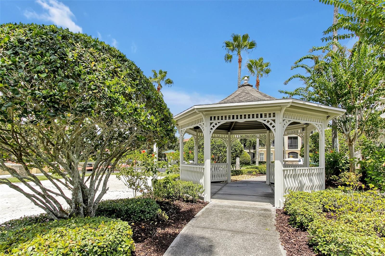 LAKESIDE/LKS/WINDERMERE CONDO - Residential