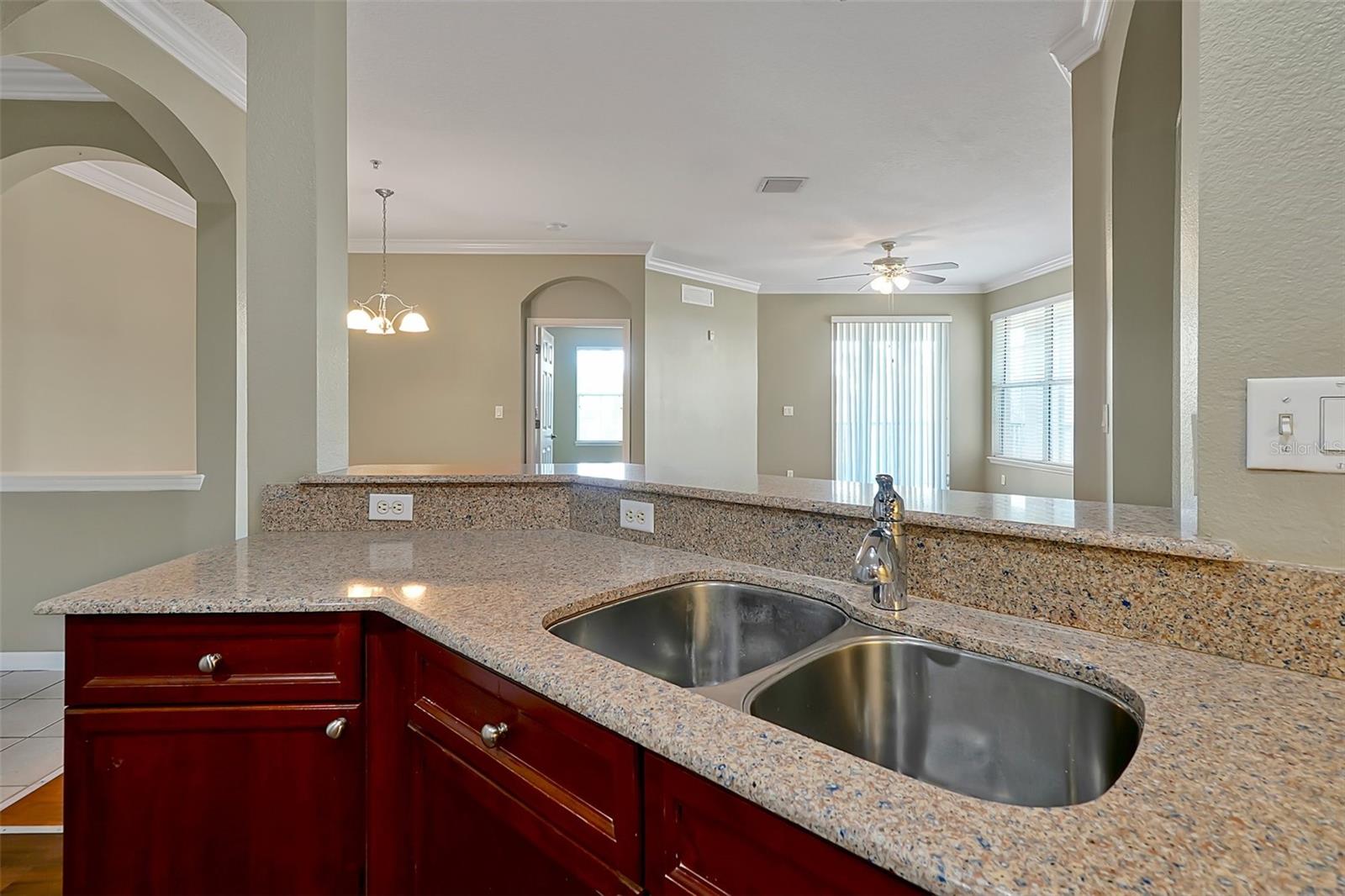 LAKESIDE/LKS/WINDERMERE CONDO - Residential
