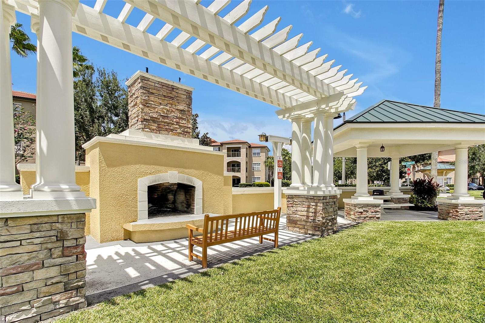 LAKESIDE/LKS/WINDERMERE CONDO - Residential
