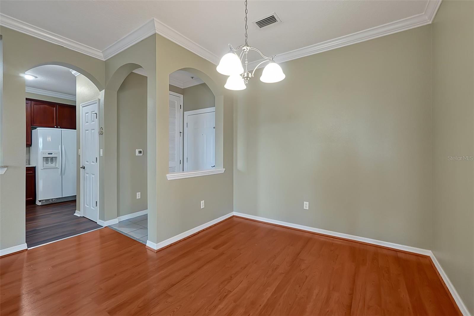 LAKESIDE/LKS/WINDERMERE CONDO - Residential