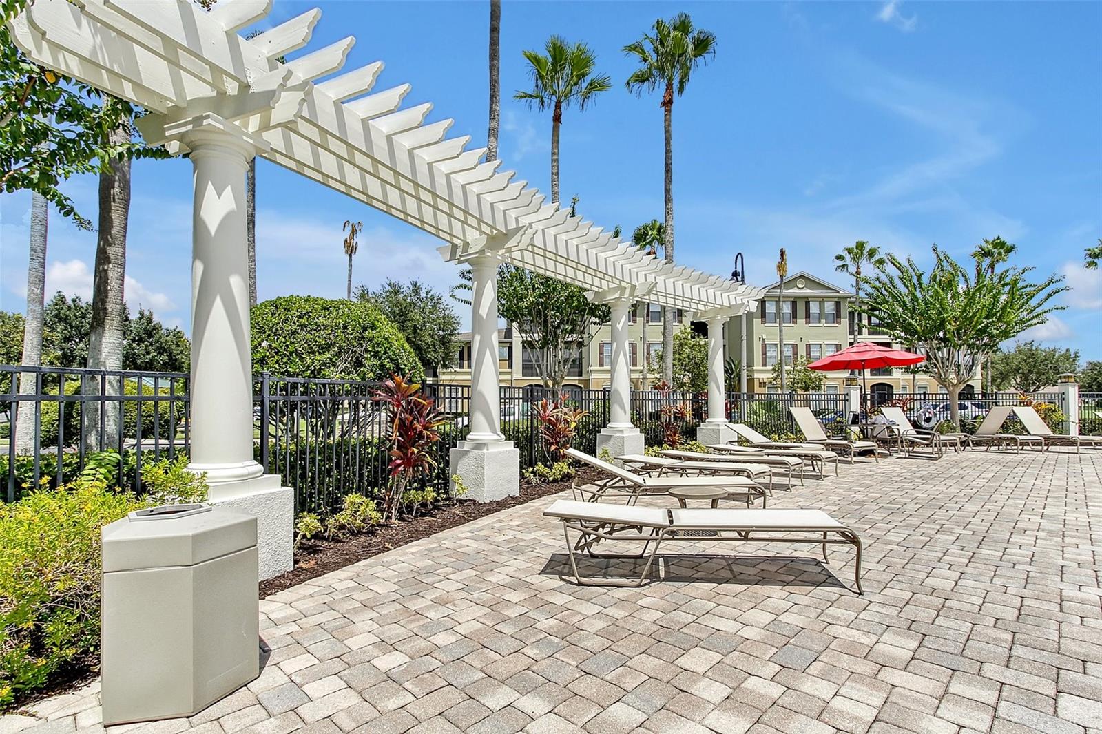 LAKESIDE/LKS/WINDERMERE CONDO - Residential