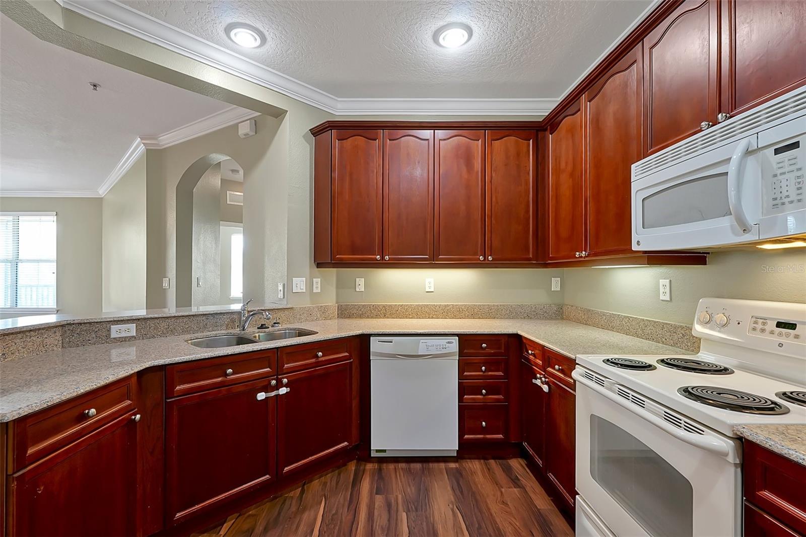 LAKESIDE/LKS/WINDERMERE CONDO - Residential