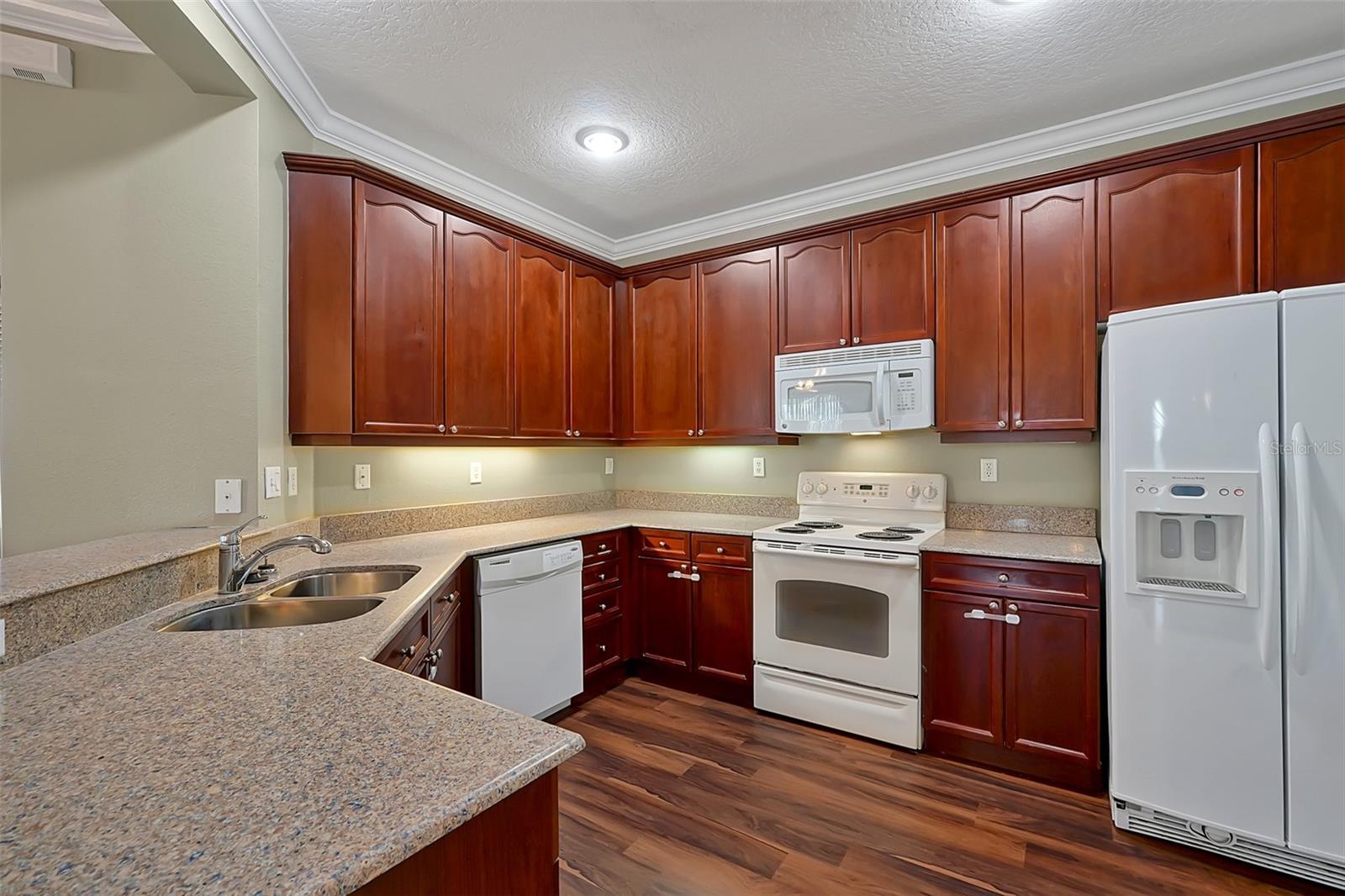 LAKESIDE/LKS/WINDERMERE CONDO - Residential