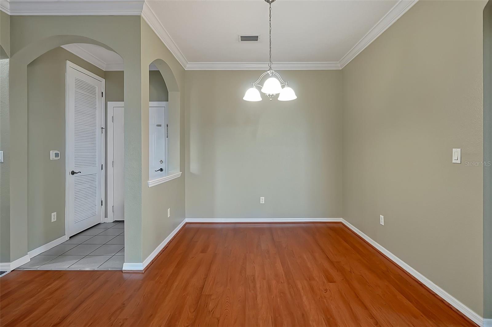 LAKESIDE/LKS/WINDERMERE CONDO - Residential
