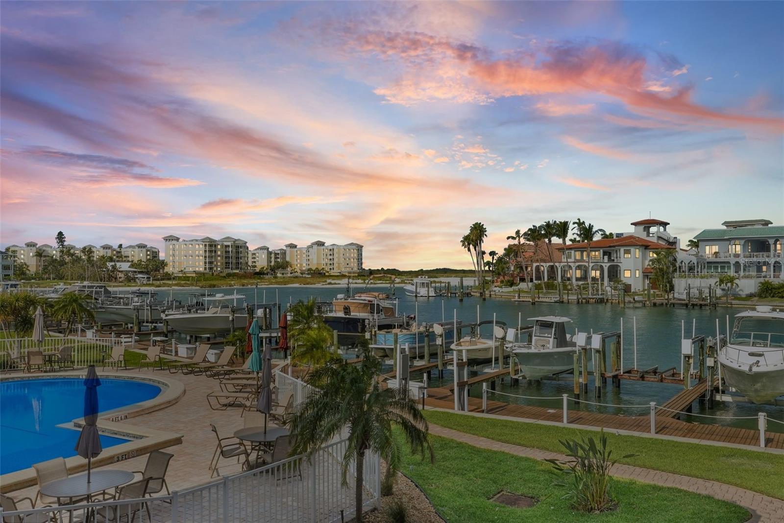 936 PINELLAS BAYWAY S T-5