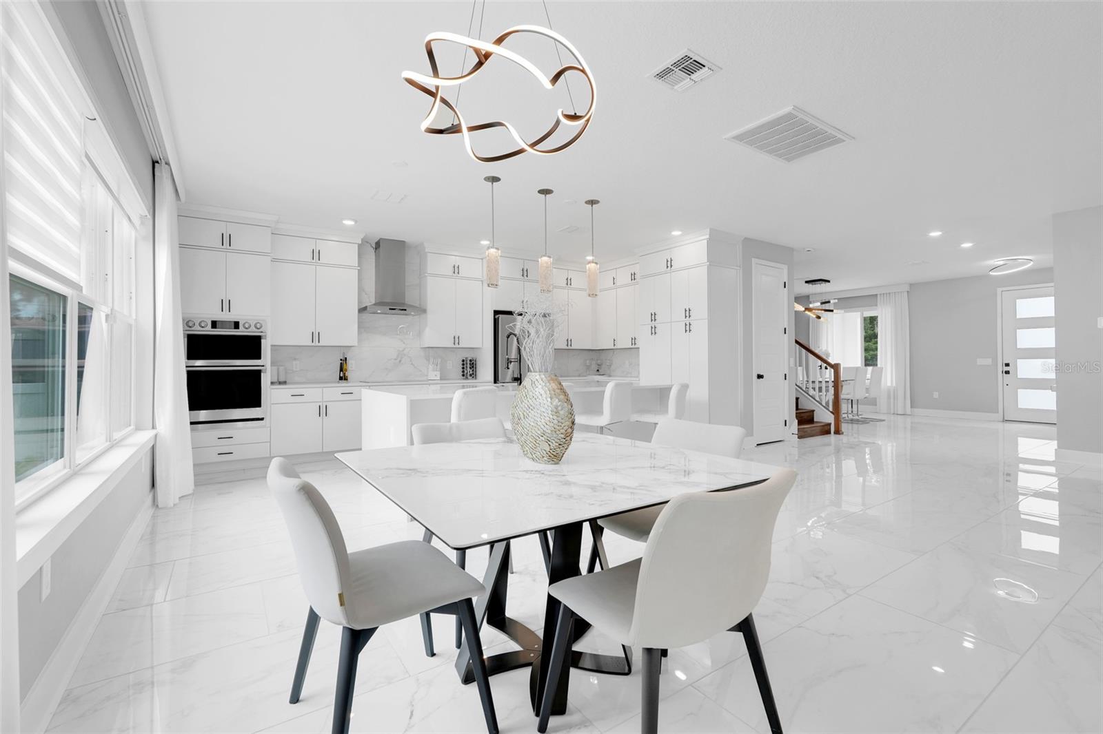 HOUR GLASS LAKE PARK - Residential