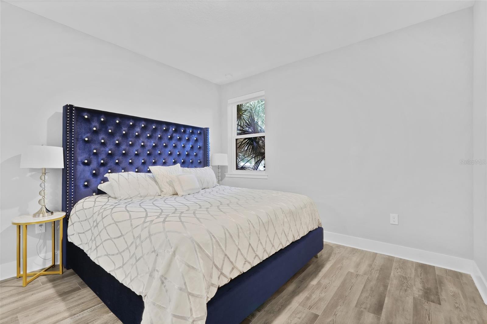 HOUR GLASS LAKE PARK - Residential