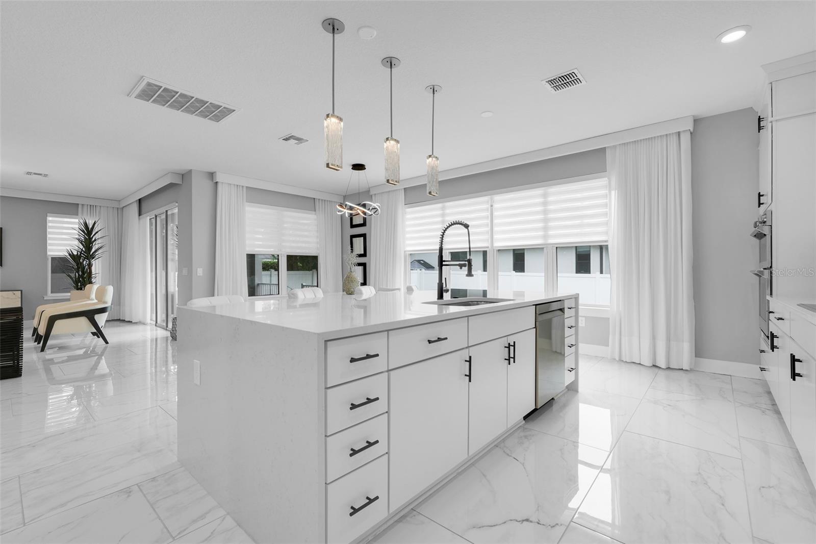 HOUR GLASS LAKE PARK - Residential