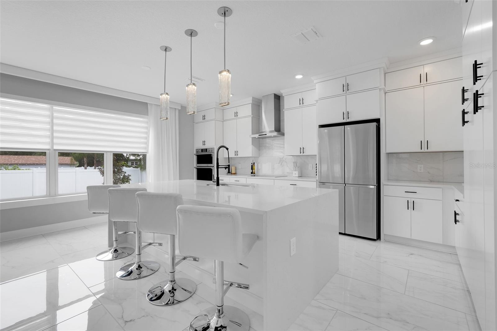 HOUR GLASS LAKE PARK - Residential