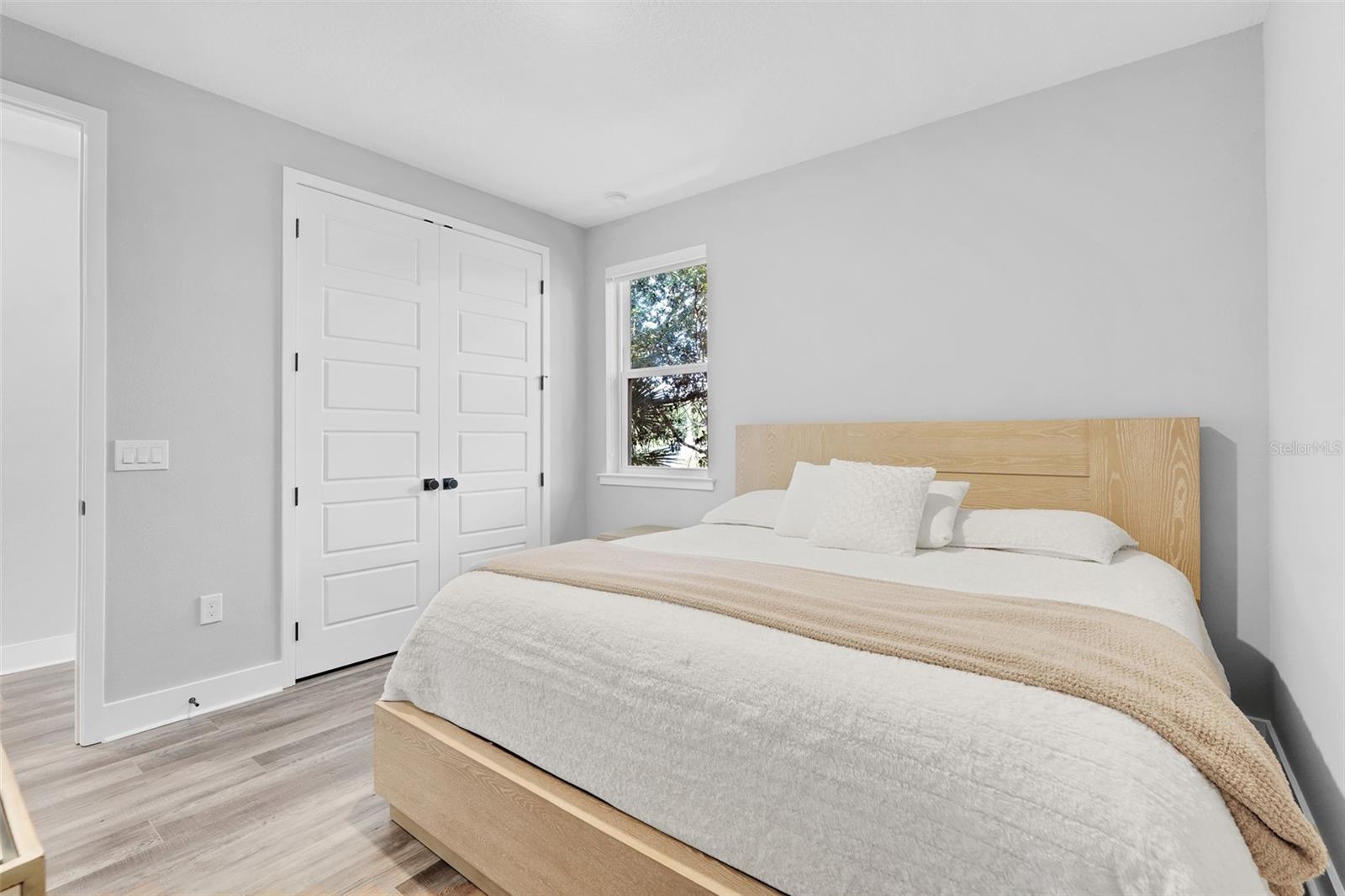 HOUR GLASS LAKE PARK - Residential