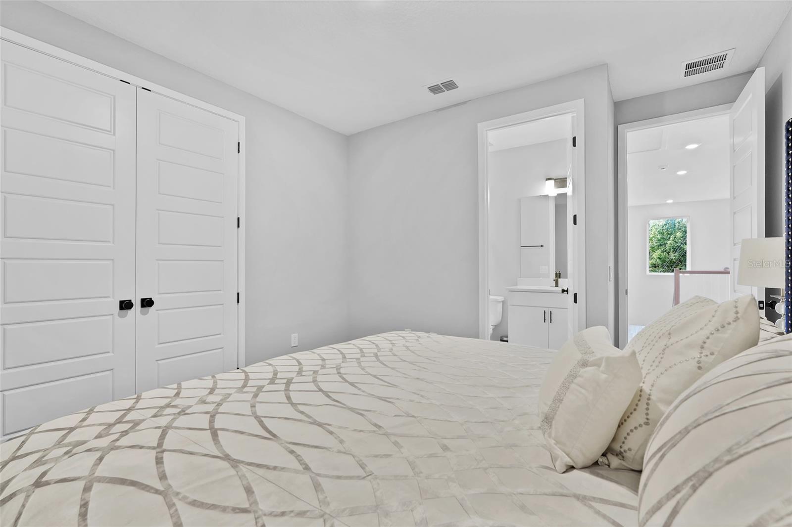 HOUR GLASS LAKE PARK - Residential