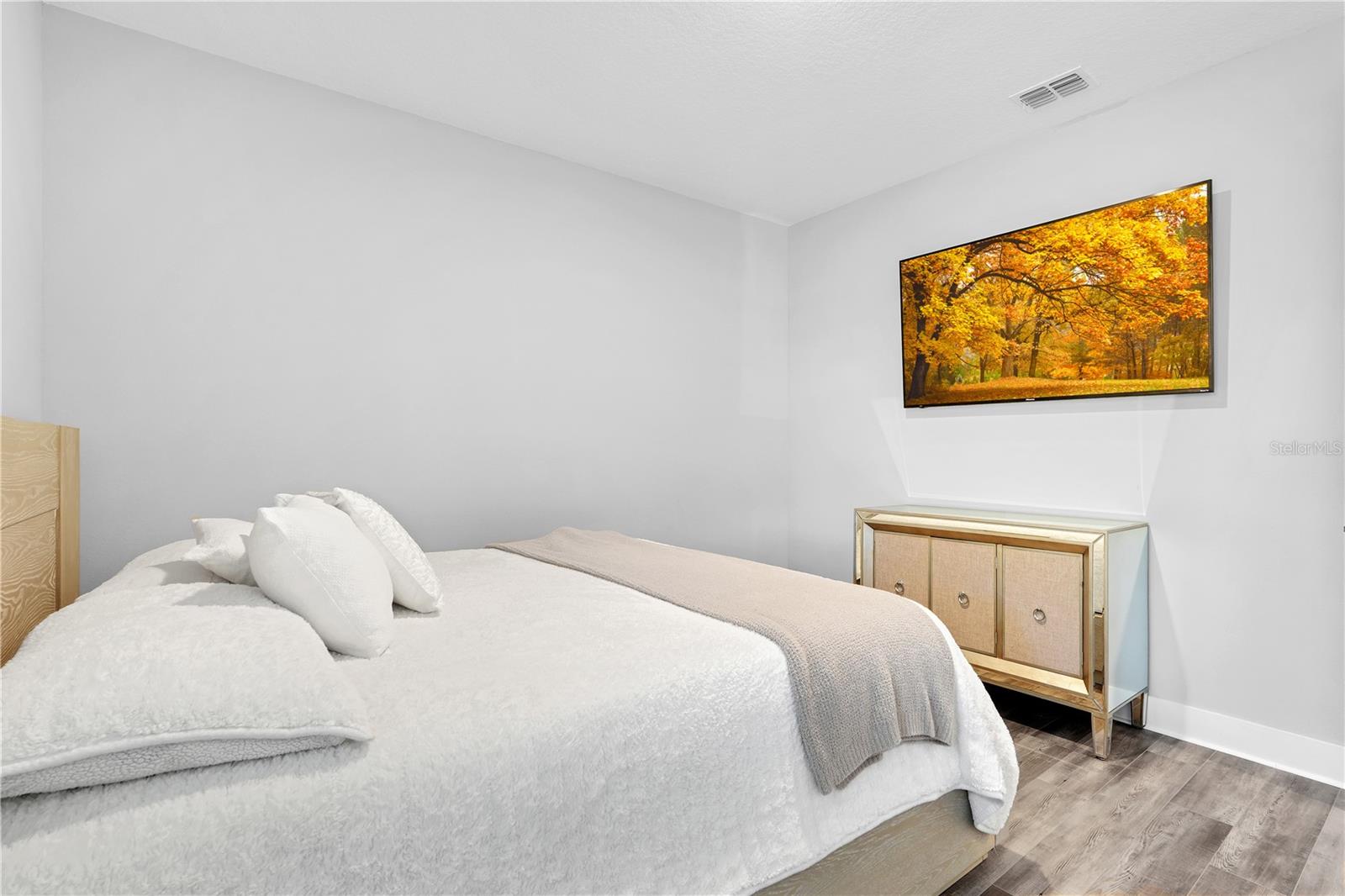 HOUR GLASS LAKE PARK - Residential