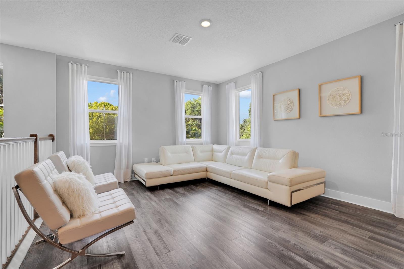 HOUR GLASS LAKE PARK - Residential