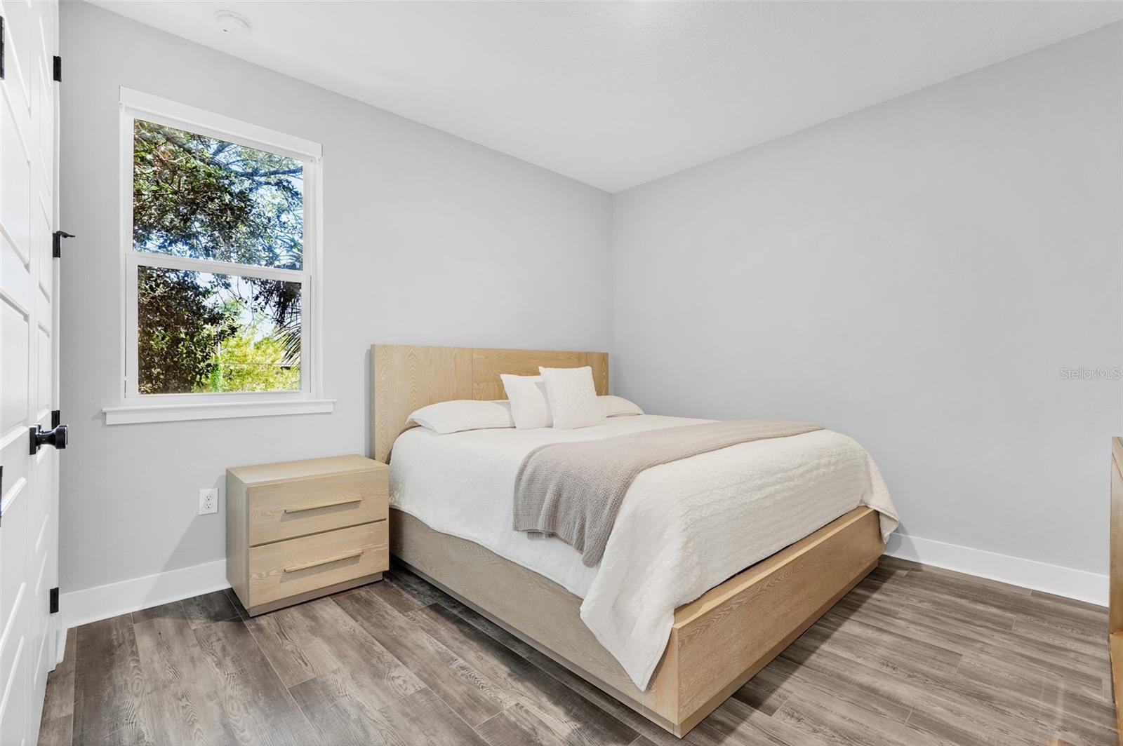 HOUR GLASS LAKE PARK - Residential