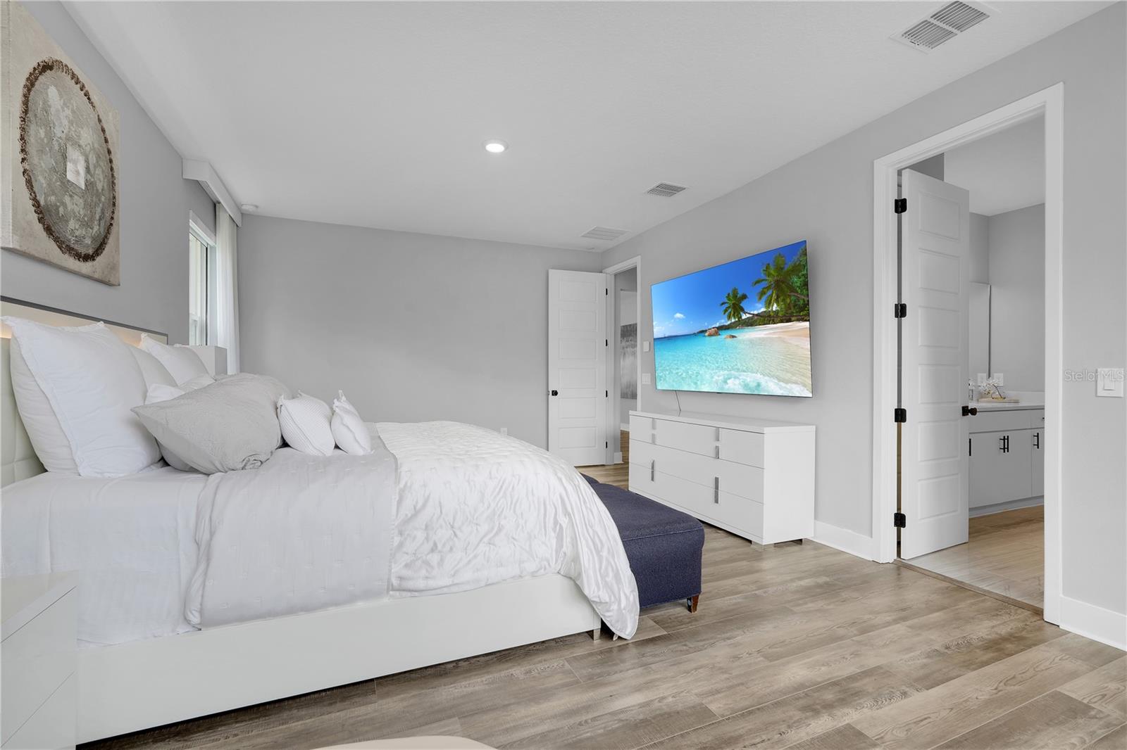 HOUR GLASS LAKE PARK - Residential