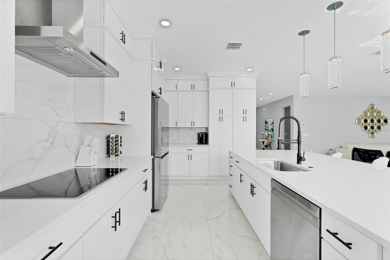 HOUR GLASS LAKE PARK - Residential