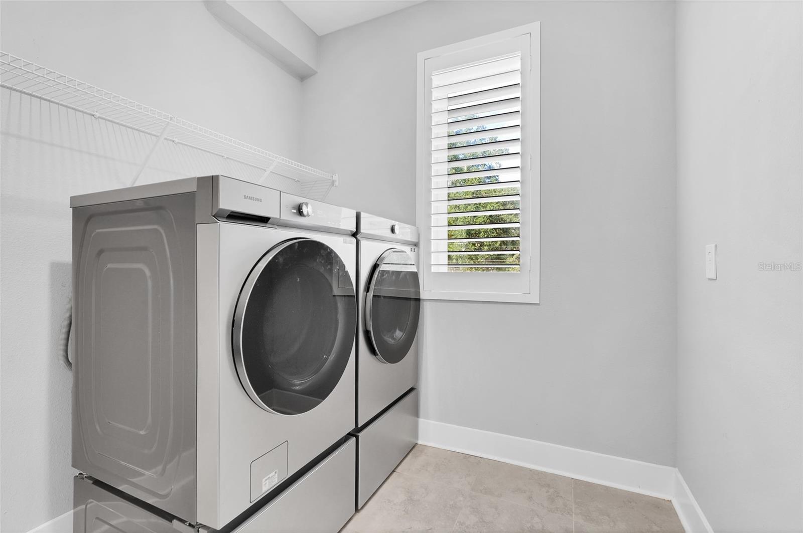 HOUR GLASS LAKE PARK - Residential