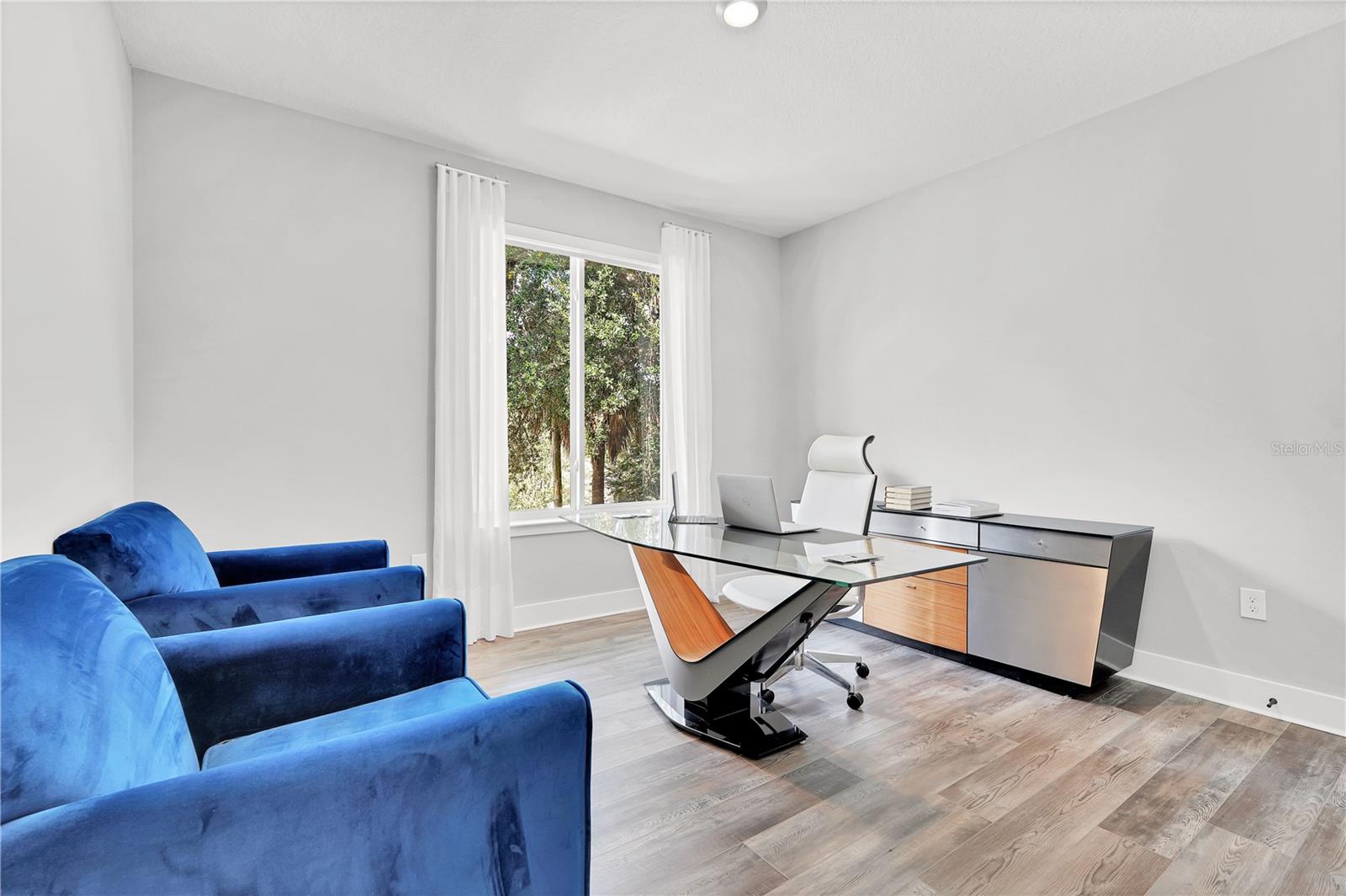 HOUR GLASS LAKE PARK - Residential