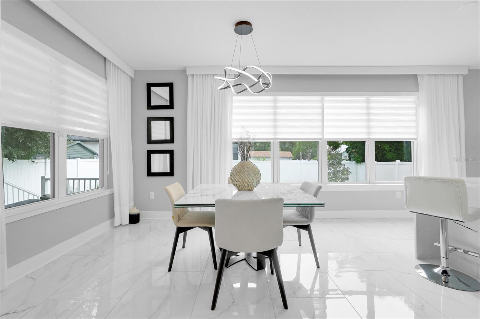 HOUR GLASS LAKE PARK - Residential