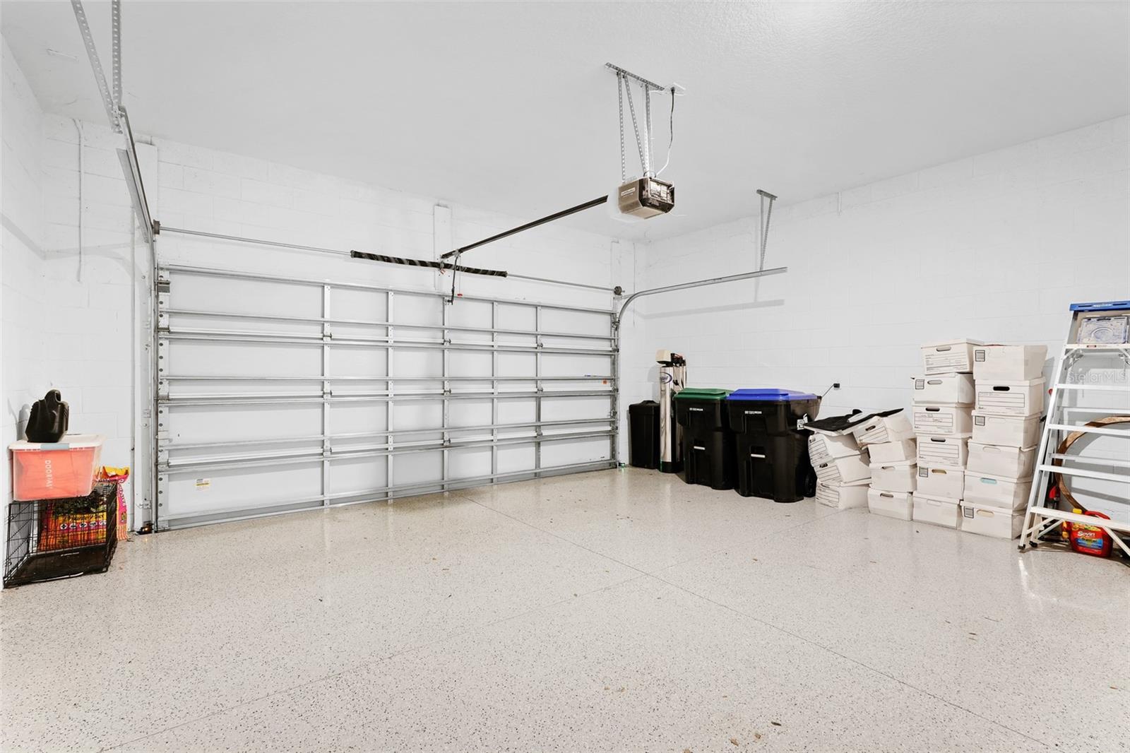 HOUR GLASS LAKE PARK - Residential