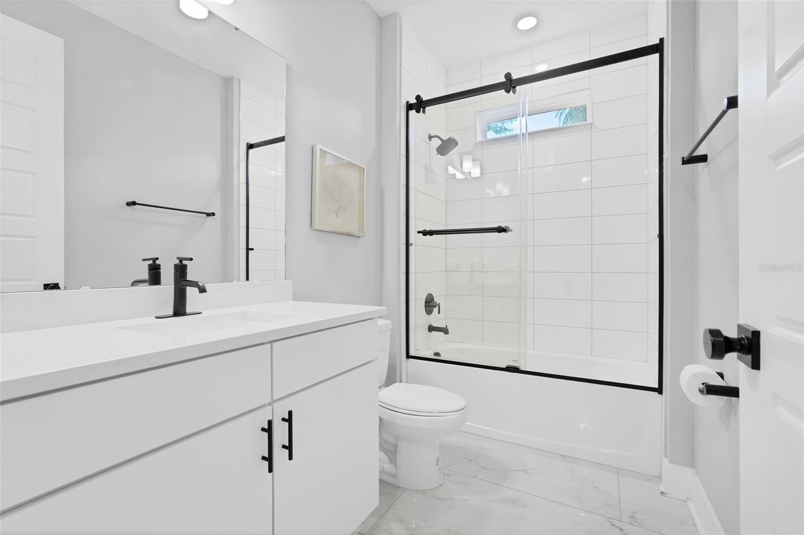 HOUR GLASS LAKE PARK - Residential