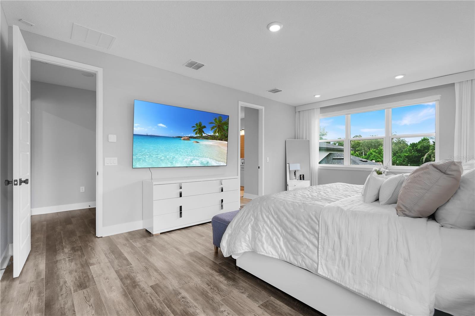 HOUR GLASS LAKE PARK - Residential