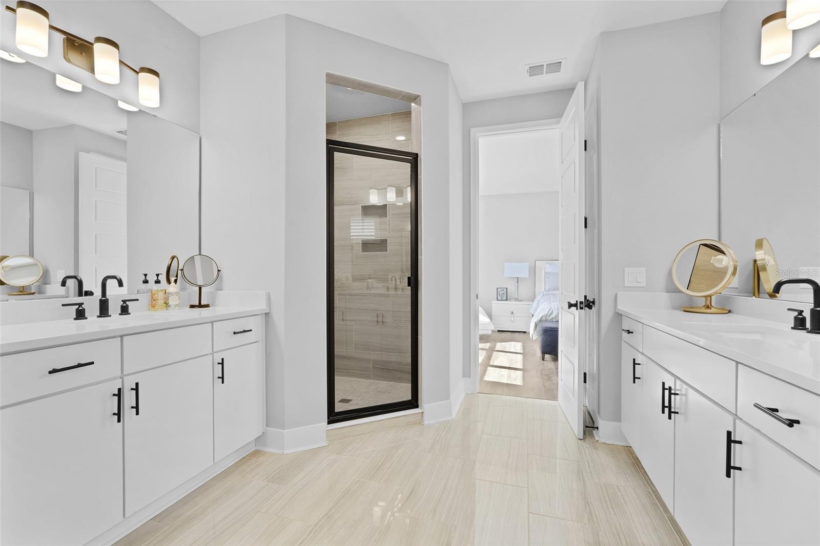 HOUR GLASS LAKE PARK - Residential