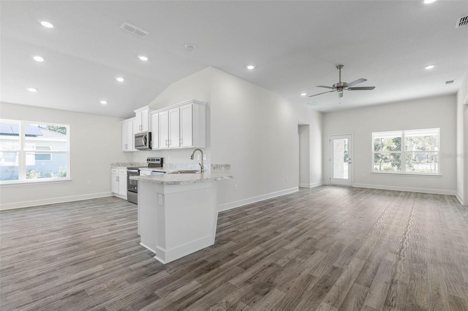 6 BAINBRIDGE LANE