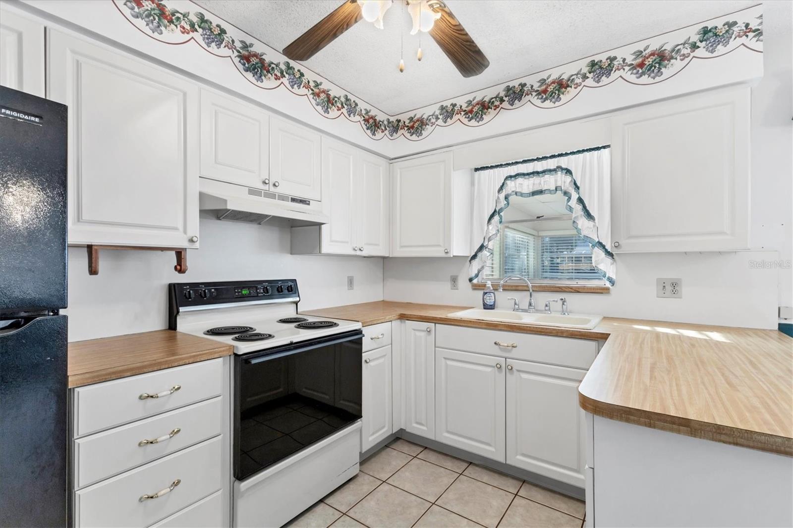 CEDAR MANOR - Residential